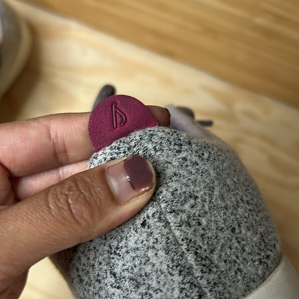 Allbirds Wool Runners - Heather Gray w/ Pink Lining | Women's Sneakers size 7 - Picture 3 of 6